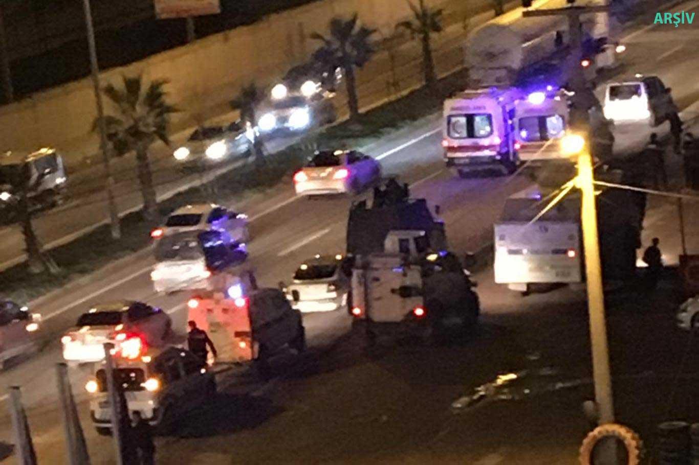 İstanbul'da polis minibüsü kaza yaptı: 3 polis yaralı İstanbul'da polis minibüsü kaza yaptı: 3 polis yaralı